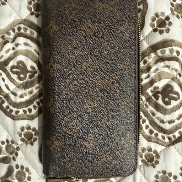 Louis Vuitton Brown and Tan Monogram Clutch - Picture 1 of 11